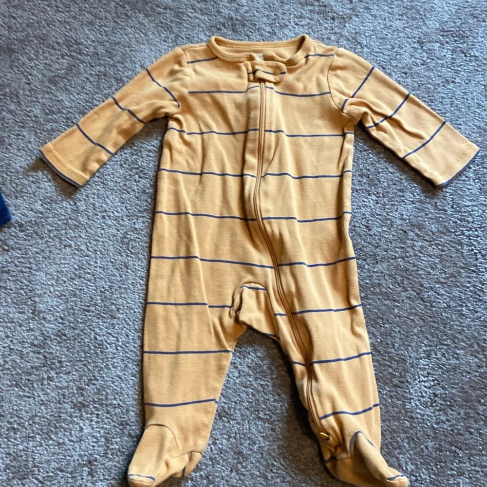 Carter’s 2 Infant Size 6 Months Boys Outfits Playsuits Football & Stripes